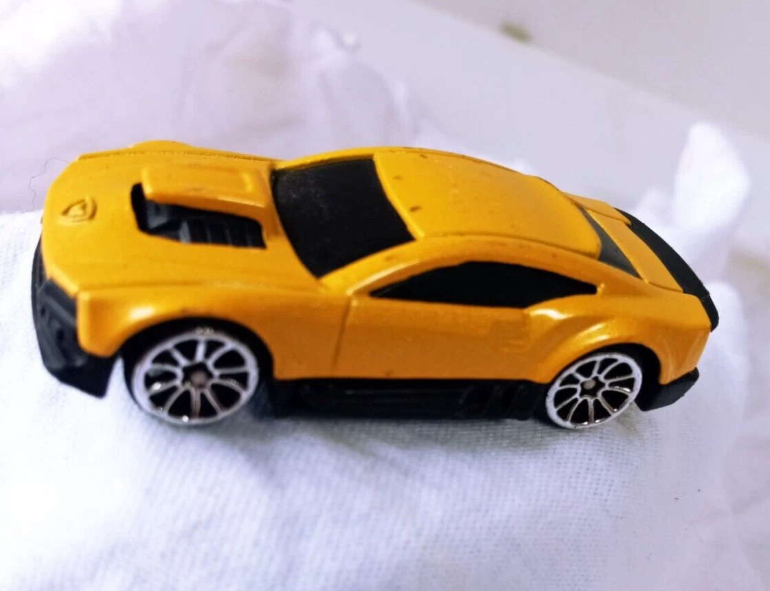 MOTORMAX Yellow sports car( CAMARO? ) W6203 Approx 1/64 Scale - Image 2